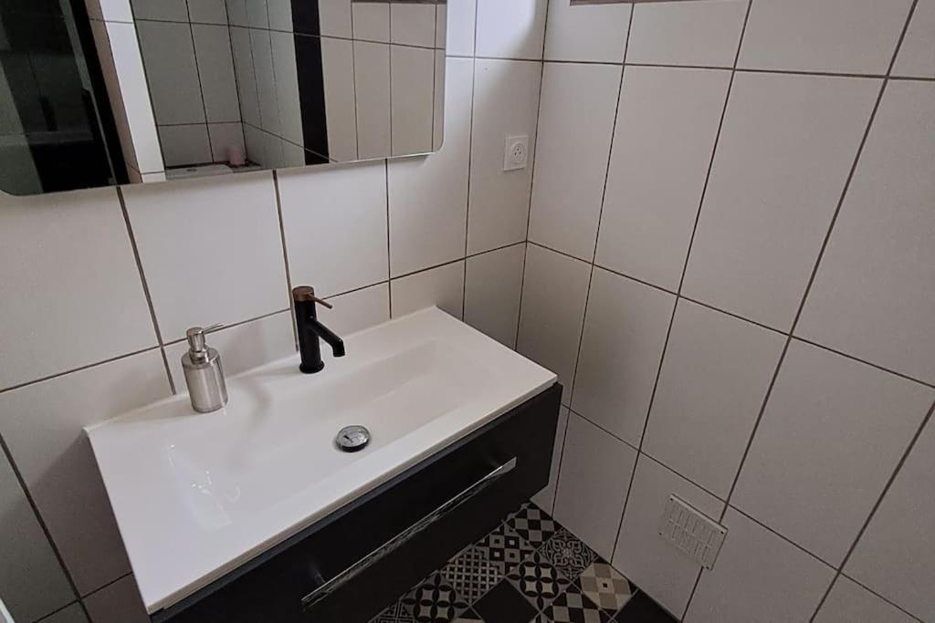 Agreable T2 Classe 3 Etoiles, Refait A Neuf, Dans Quartier Calme Роде Экстерьер фото